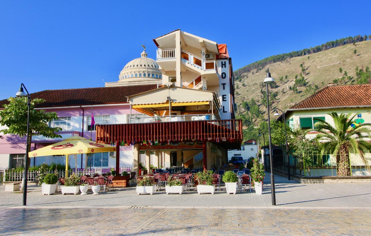 Hotel Orestiada เบราท ภายนอก รูปภาพ